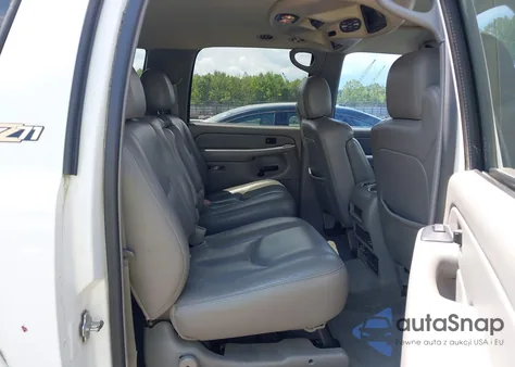 2004 Chevrolet Suburban 1500 Z71 z USA, uszkodzony, nr VIN 3GNFK16Z94G244030